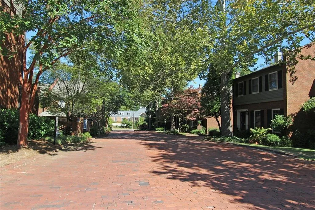 5273 Glenridge Drive Unit 5273, Sandy Springs, Georgia 30342, 3 Bedrooms Bedrooms, ,3 BathroomsBathrooms,Residential,Sold,5273 Glenridge Drive Unit 5273,5761352