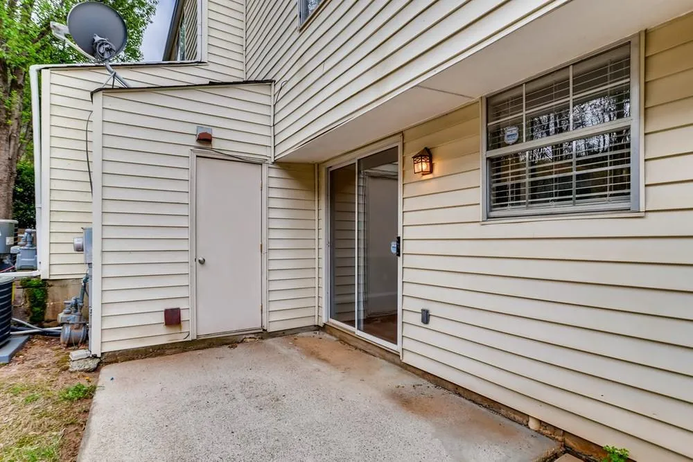 2001 Queen Anne Court, Sandy Springs, Georgia 30350, 2 Bedrooms Bedrooms, ,2 BathroomsBathrooms,Residential,Sold,2001 Queen Anne Court,6860543