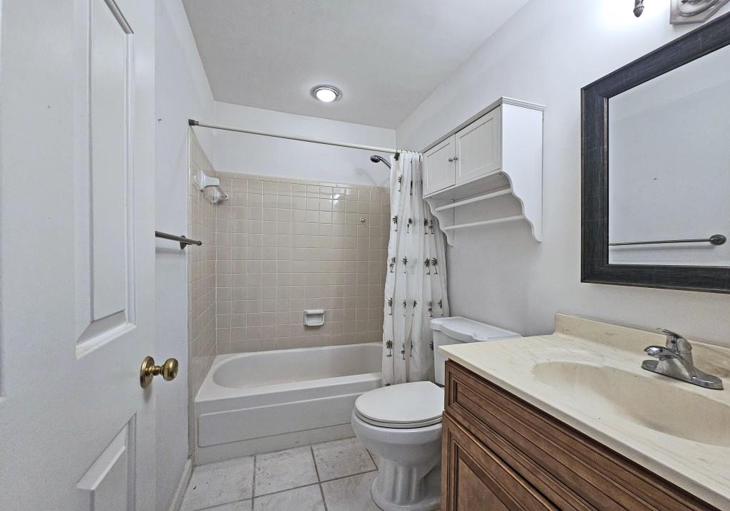 1001 Dunwoody Chace Unit 1001, Sandy Springs, Georgia 30328, 3 Bedrooms Bedrooms, ,3 BathroomsBathrooms,Residential,Sold,1001 Dunwoody Chace Unit 1001,7347348