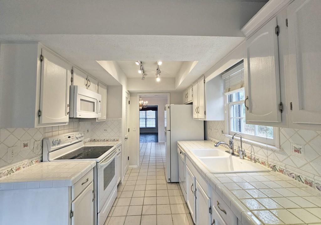 1001 Dunwoody Chace Unit 1001, Sandy Springs, Georgia 30328, 3 Bedrooms Bedrooms, ,3 BathroomsBathrooms,Residential,Sold,1001 Dunwoody Chace Unit 1001,7347348
