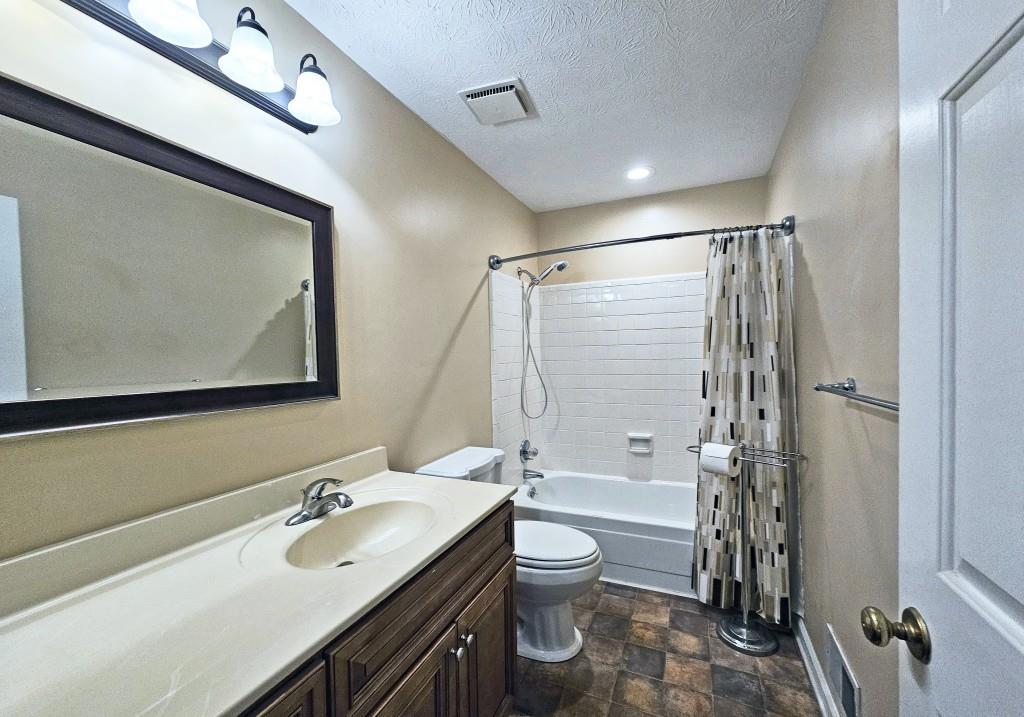 1001 Dunwoody Chace Unit 1001, Sandy Springs, Georgia 30328, 3 Bedrooms Bedrooms, ,3 BathroomsBathrooms,Residential,Sold,1001 Dunwoody Chace Unit 1001,7347348