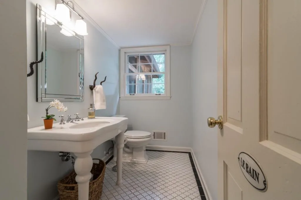 7220 Twin Branch Road, Atlanta, Georgia 30328, 4 Bedrooms Bedrooms, ,2 BathroomsBathrooms,Residential,Sold,7220 Twin Branch Road,6057137