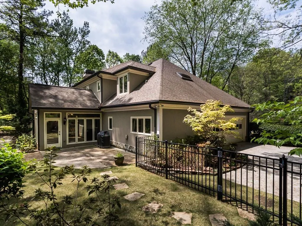5760 Heards Forest Drive, Atlanta, Georgia 30328, 6 Bedrooms Bedrooms, ,5 BathroomsBathrooms,Residential,Sold,5760 Heards Forest Drive,5835154