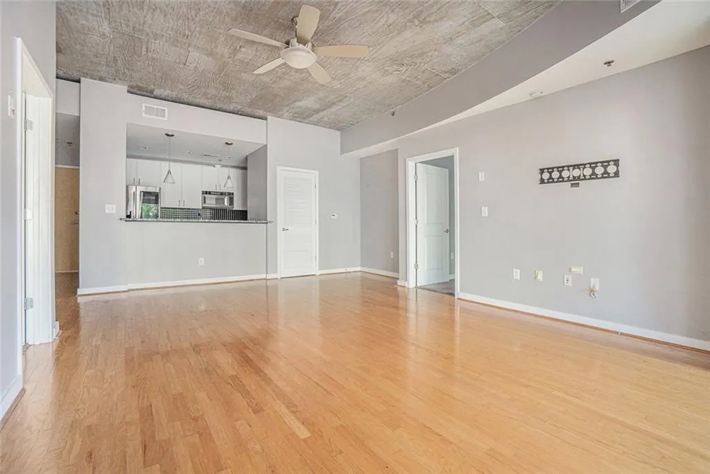 250 Pharr Road Ne, Atlanta, Georgia 30305, 2 Bedrooms Bedrooms, ,2 BathroomsBathrooms,Residential,For Sale,250 Pharr Road Ne,7554774