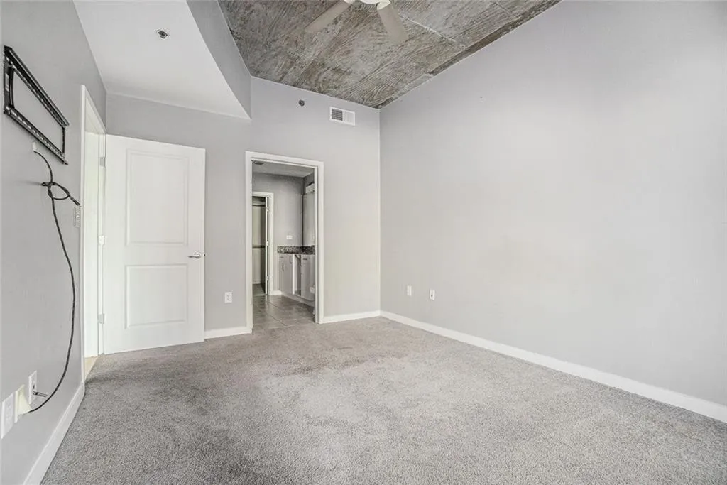 250 Pharr Road Ne, Atlanta, Georgia 30305, 2 Bedrooms Bedrooms, ,2 BathroomsBathrooms,Residential,For Sale,250 Pharr Road Ne,7554774