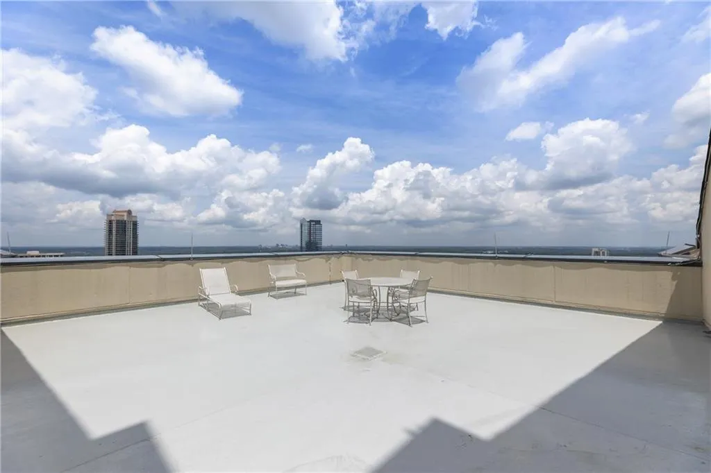 3475 Oak Valley Road Unit 1850, Atlanta, Georgia 30326, 1 Bedroom Bedrooms, ,1 BathroomBathrooms,Residential,For Sale,3475 Oak Valley Road Unit 1850,7579256