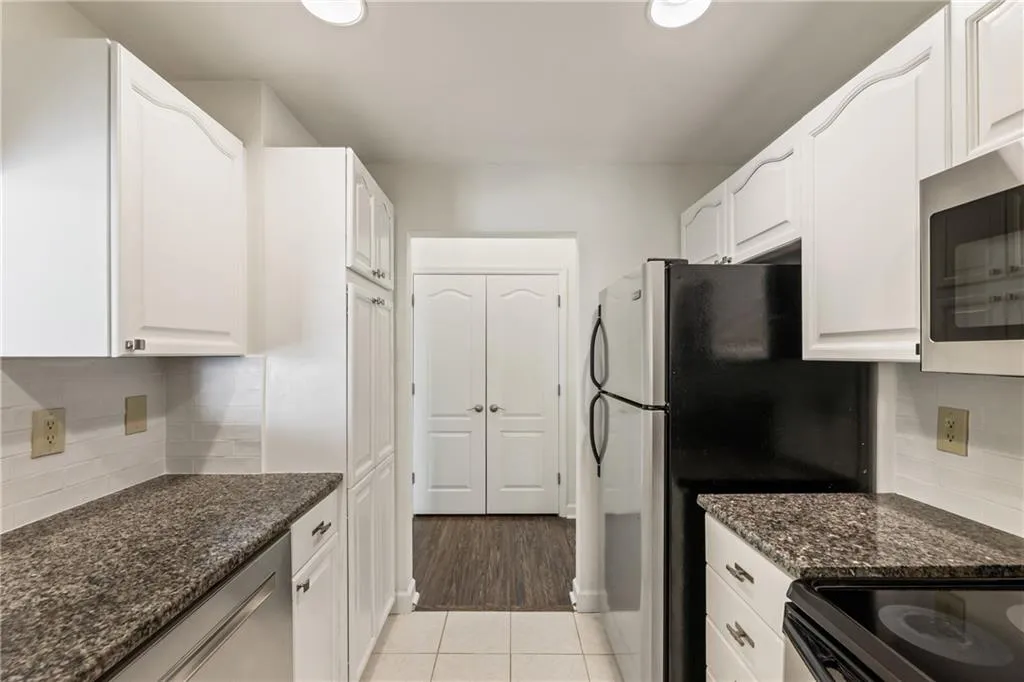 3475 Oak Valley Road Unit 1850, Atlanta, Georgia 30326, 1 Bedroom Bedrooms, ,1 BathroomBathrooms,Residential,For Sale,3475 Oak Valley Road Unit 1850,7579256