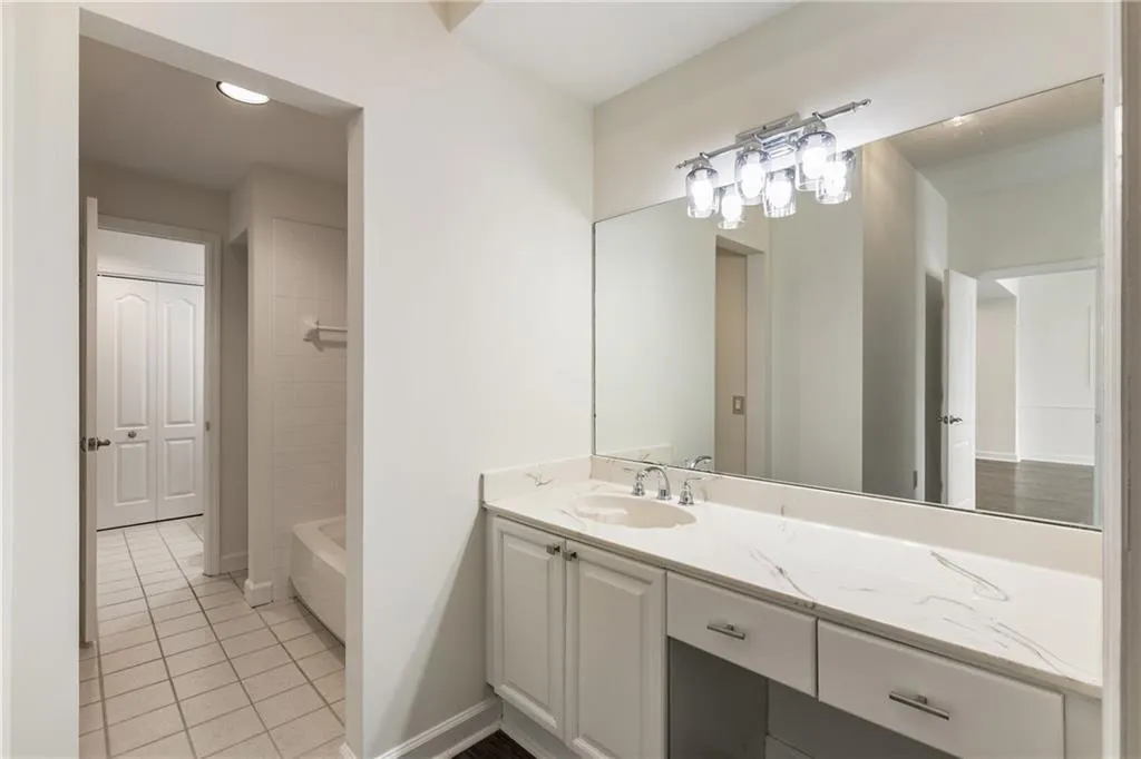 3475 Oak Valley Road Unit 1850, Atlanta, Georgia 30326, 1 Bedroom Bedrooms, ,1 BathroomBathrooms,Residential,For Sale,3475 Oak Valley Road Unit 1850,7579256