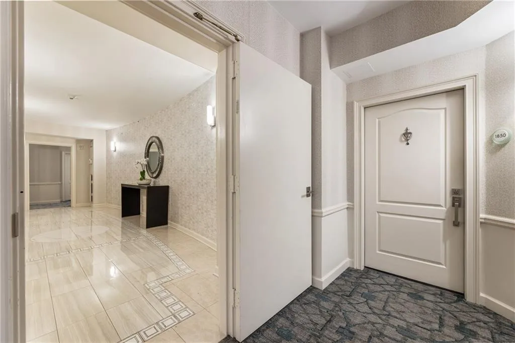 3475 Oak Valley Road Unit 1850, Atlanta, Georgia 30326, 1 Bedroom Bedrooms, ,1 BathroomBathrooms,Residential,For Sale,3475 Oak Valley Road Unit 1850,7579256