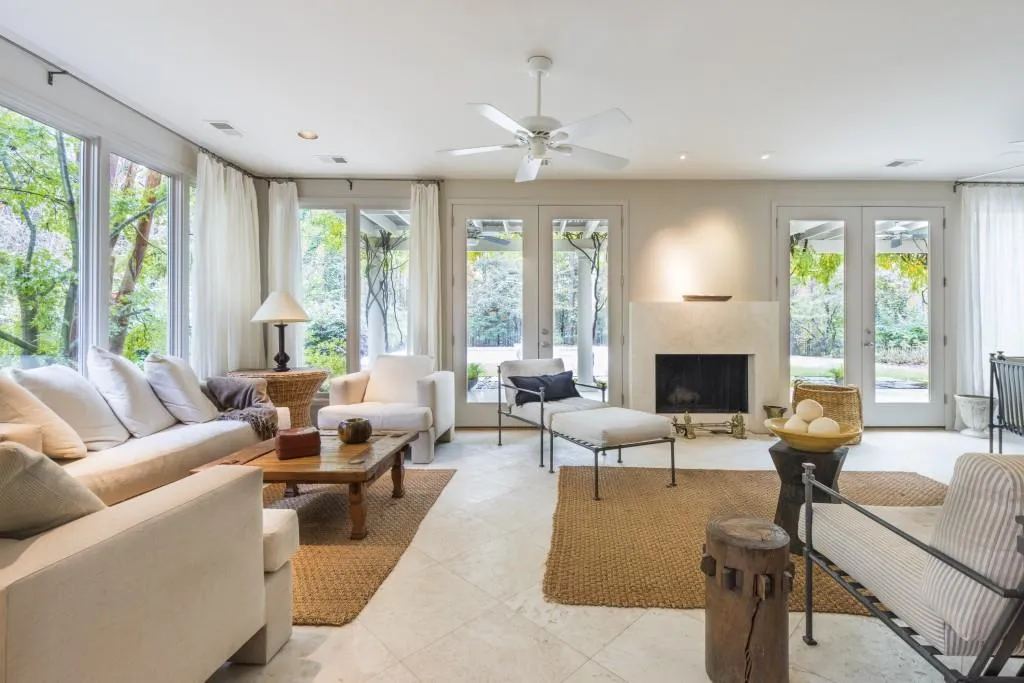 210 N Chambord Drive Nw, Atlanta, Georgia 30327, 6 Bedrooms Bedrooms, ,5 BathroomsBathrooms,Residential,Sold,210 N Chambord Drive Nw,5620394