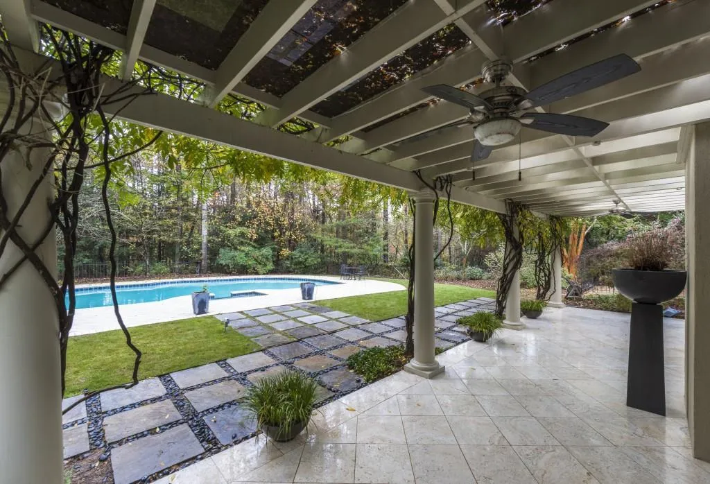 210 N Chambord Drive Nw, Atlanta, Georgia 30327, 6 Bedrooms Bedrooms, ,5 BathroomsBathrooms,Residential,Sold,210 N Chambord Drive Nw,5620394