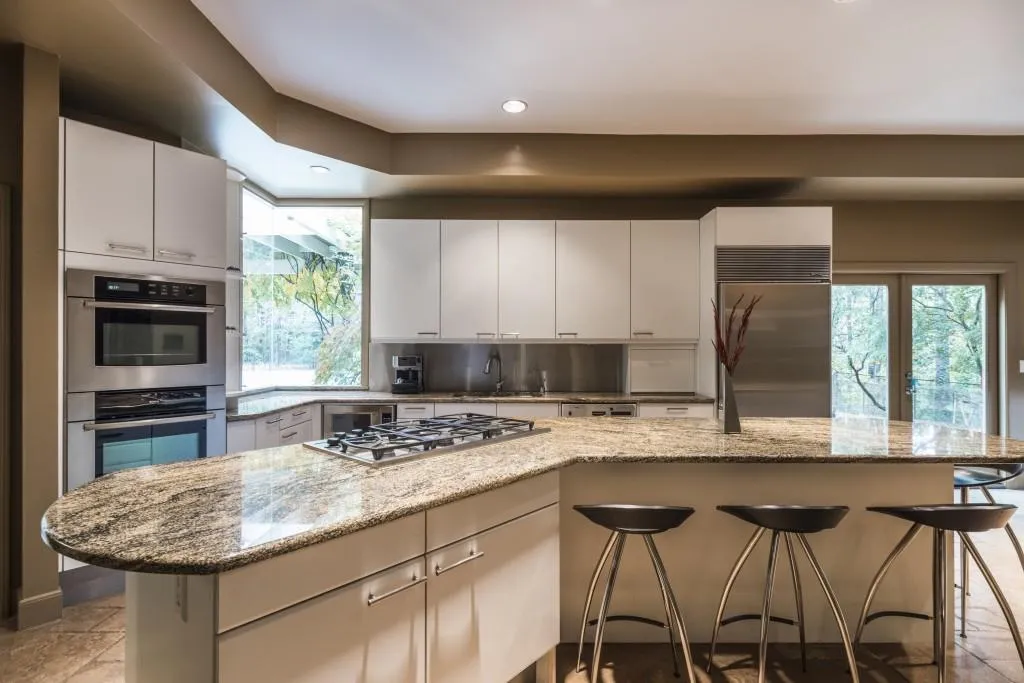 210 N Chambord Drive Nw, Atlanta, Georgia 30327, 6 Bedrooms Bedrooms, ,5 BathroomsBathrooms,Residential,Sold,210 N Chambord Drive Nw,5620394