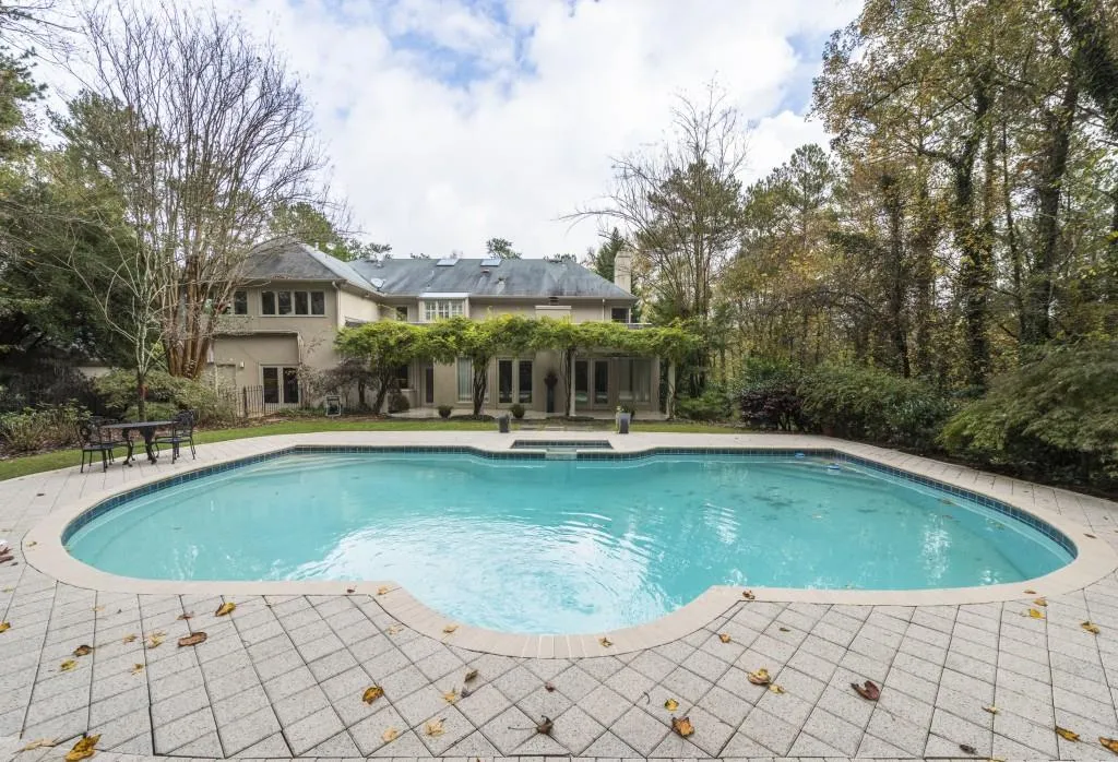 210 N Chambord Drive Nw, Atlanta, Georgia 30327, 6 Bedrooms Bedrooms, ,5 BathroomsBathrooms,Residential,Sold,210 N Chambord Drive Nw,5620394