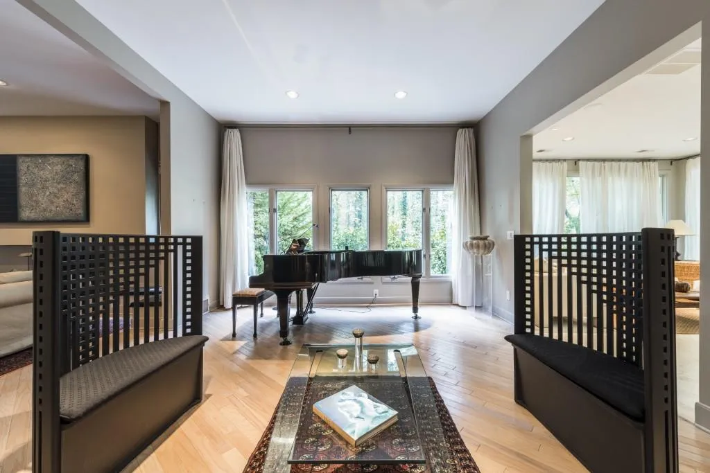 210 N Chambord Drive Nw, Atlanta, Georgia 30327, 6 Bedrooms Bedrooms, ,5 BathroomsBathrooms,Residential,Sold,210 N Chambord Drive Nw,5620394