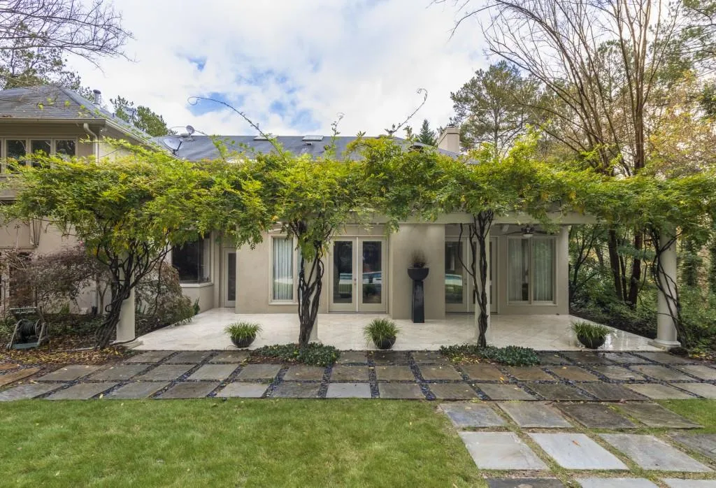 210 N Chambord Drive Nw, Atlanta, Georgia 30327, 6 Bedrooms Bedrooms, ,5 BathroomsBathrooms,Residential,Sold,210 N Chambord Drive Nw,5620394