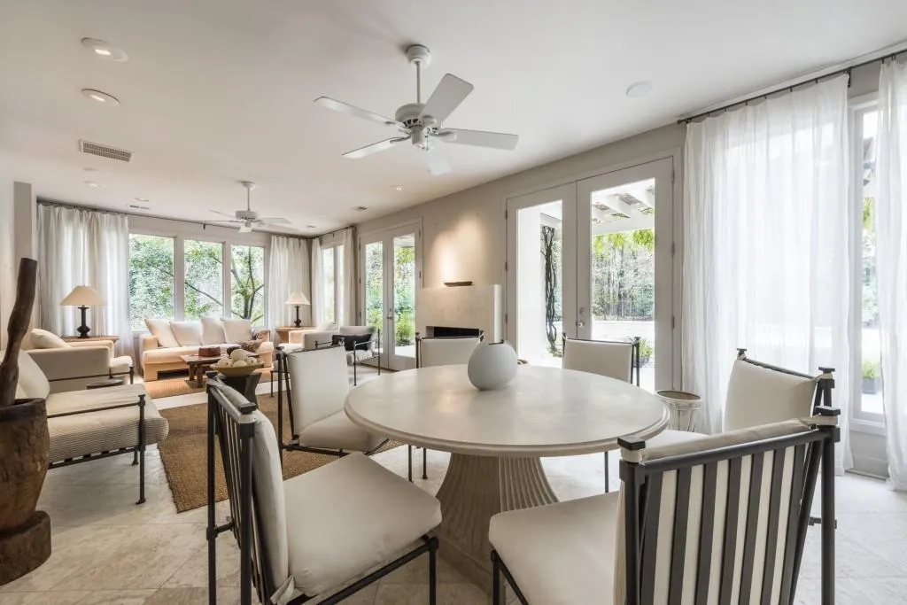 210 N Chambord Drive Nw, Atlanta, Georgia 30327, 6 Bedrooms Bedrooms, ,5 BathroomsBathrooms,Residential,Sold,210 N Chambord Drive Nw,5620394