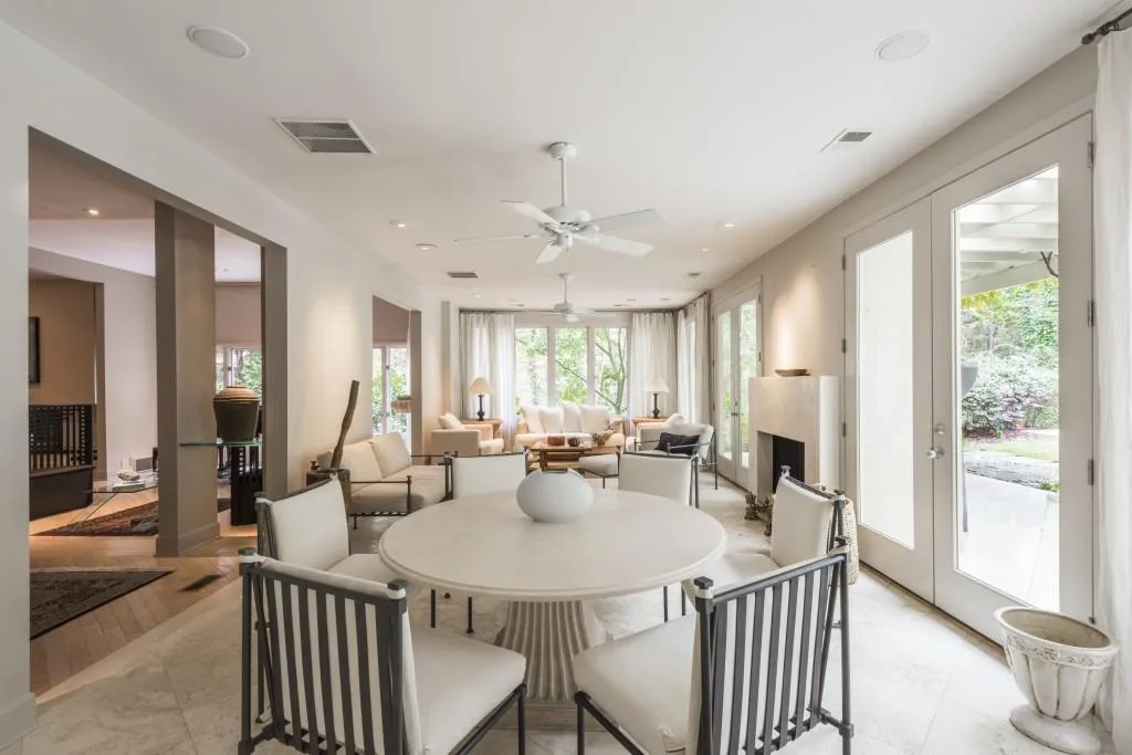 210 N Chambord Drive Nw, Atlanta, Georgia 30327, 6 Bedrooms Bedrooms, ,5 BathroomsBathrooms,Residential,Sold,210 N Chambord Drive Nw,5620394