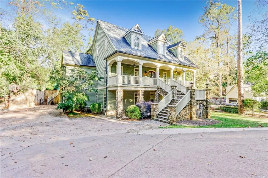 4227 Peachtree Dunwoody Road Ne, Atlanta, Georgia 30342, 6 Bedrooms Bedrooms, 0 ,5 BathroomsBathrooms,Residential,For Sale,4227 Peachtree Dunwoody Road Ne,7697012