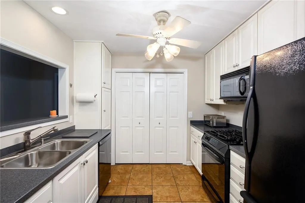 207 Bainbridge Drive, Sandy Springs, Georgia 30327, 2 Bedrooms Bedrooms, ,2 BathroomsBathrooms,Residential,Sold,207 Bainbridge Drive,6784716