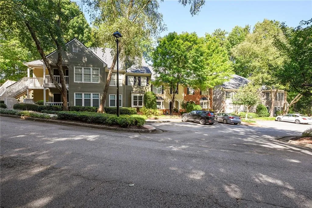 207 Bainbridge Drive, Sandy Springs, Georgia 30327, 2 Bedrooms Bedrooms, ,2 BathroomsBathrooms,Residential,Sold,207 Bainbridge Drive,6784716