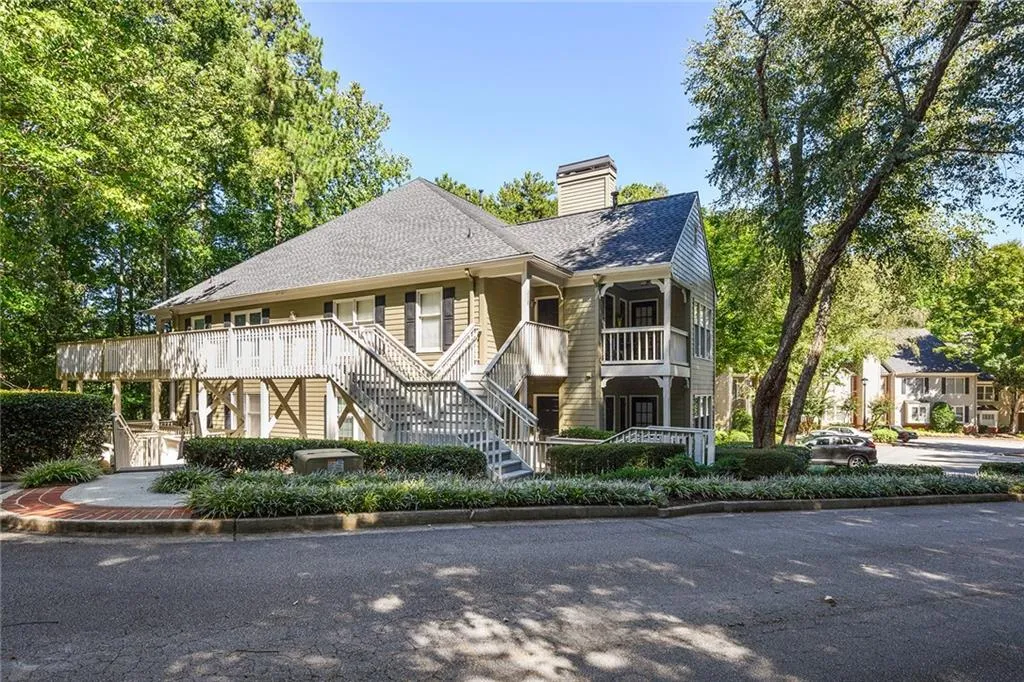 207 Bainbridge Drive, Sandy Springs, Georgia 30327, 2 Bedrooms Bedrooms, ,2 BathroomsBathrooms,Residential,Sold,207 Bainbridge Drive,6784716