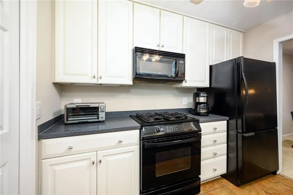 207 Bainbridge Drive, Sandy Springs, Georgia 30327, 2 Bedrooms Bedrooms, ,2 BathroomsBathrooms,Residential,Sold,207 Bainbridge Drive,6784716