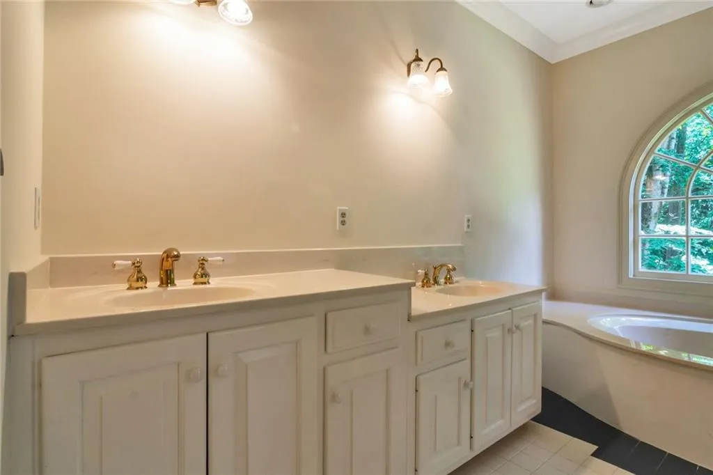 4855 Franklin Pond, Atlanta, Georgia 30342, 6 Bedrooms Bedrooms, ,4 BathroomsBathrooms,Residential,Sold,4855 Franklin Pond,6557640