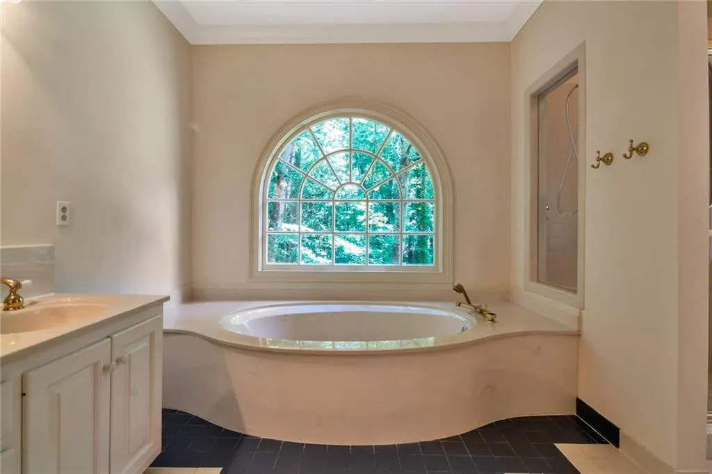 4855 Franklin Pond, Atlanta, Georgia 30342, 6 Bedrooms Bedrooms, ,4 BathroomsBathrooms,Residential,Sold,4855 Franklin Pond,6557640