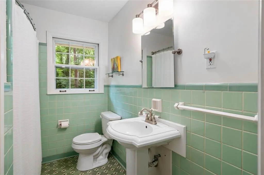 438 Hilderbrand Drive, Atlanta, Georgia 30328, 3 Bedrooms Bedrooms, ,1 BathroomBathrooms,Residential,Sold,438 Hilderbrand Drive,6893632