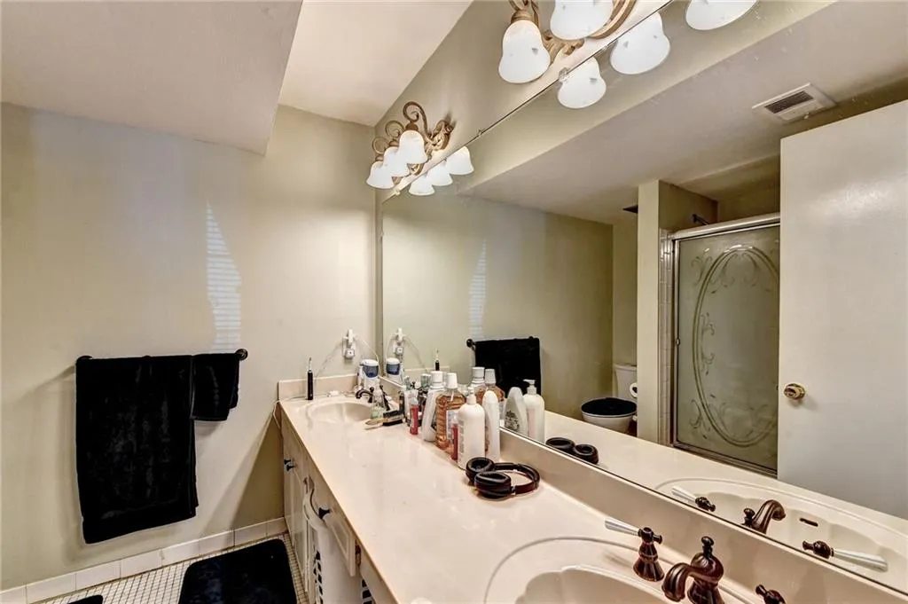 6851 Roswell Road Unit K13, Sandy Springs, Georgia 30328, 3 Bedrooms Bedrooms, ,2 BathroomsBathrooms,Residential,Sold,6851 Roswell Road Unit K13,7172291