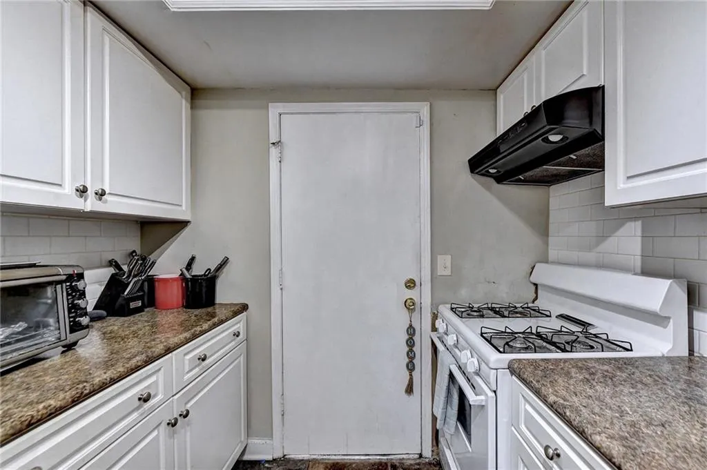 6851 Roswell Road Unit K13, Sandy Springs, Georgia 30328, 3 Bedrooms Bedrooms, ,2 BathroomsBathrooms,Residential,Sold,6851 Roswell Road Unit K13,7172291