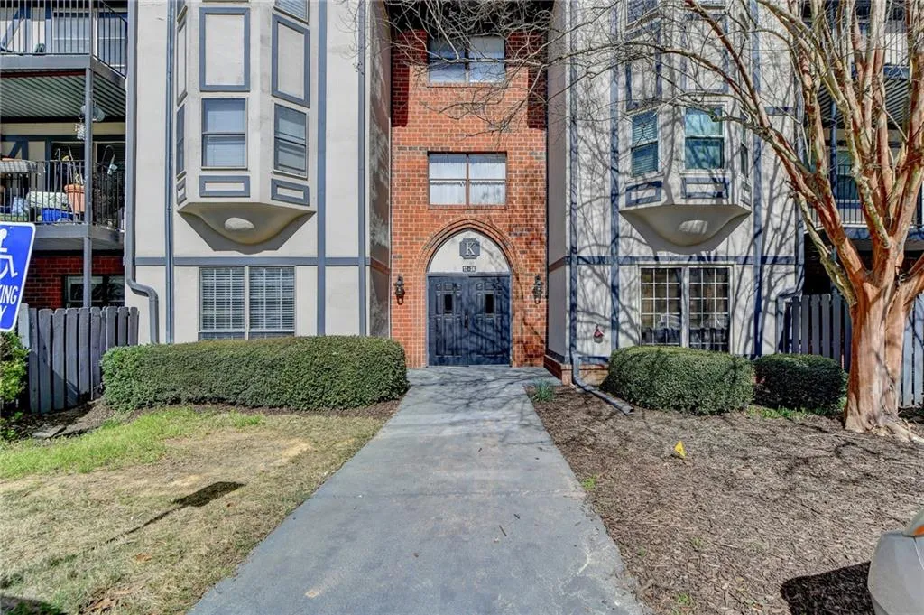 6851 Roswell Road Unit K13, Sandy Springs, Georgia 30328, 3 Bedrooms Bedrooms, ,2 BathroomsBathrooms,Residential,Sold,6851 Roswell Road Unit K13,7172291