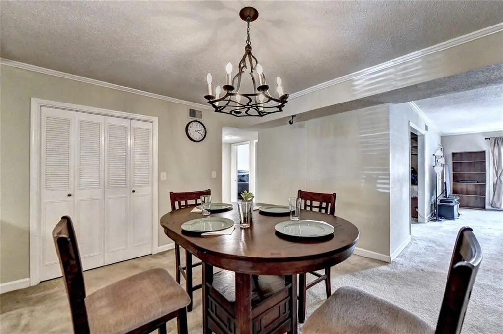 6851 Roswell Road Unit K13, Sandy Springs, Georgia 30328, 3 Bedrooms Bedrooms, ,2 BathroomsBathrooms,Residential,Sold,6851 Roswell Road Unit K13,7172291