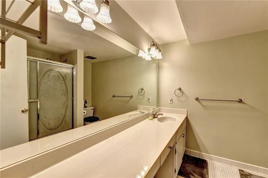 6851 Roswell Road Unit K13, Sandy Springs, Georgia 30328, 3 Bedrooms Bedrooms, ,2 BathroomsBathrooms,Residential,Sold,6851 Roswell Road Unit K13,7172291
