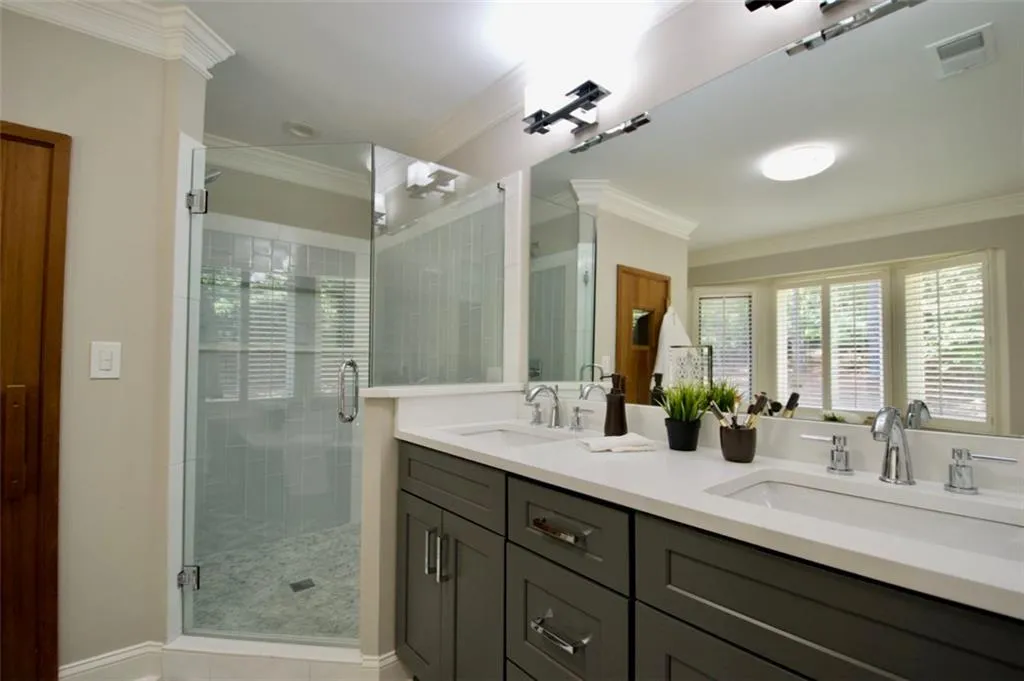2570 Spalding Drive, Atlanta, Georgia 30350, 5 Bedrooms Bedrooms, ,4 BathroomsBathrooms,Residential,Sold,2570 Spalding Drive,6013011