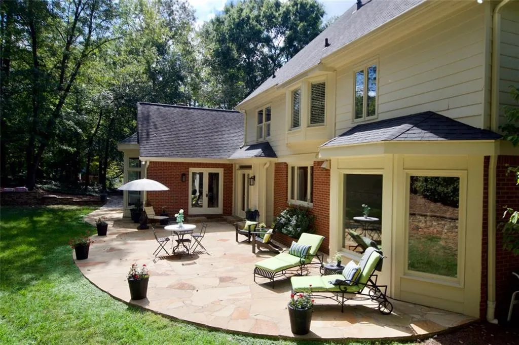 2570 Spalding Drive, Atlanta, Georgia 30350, 5 Bedrooms Bedrooms, ,4 BathroomsBathrooms,Residential,Sold,2570 Spalding Drive,6013011
