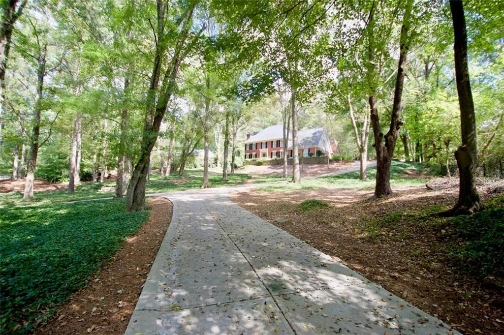 2570 Spalding Drive, Atlanta, Georgia 30350, 5 Bedrooms Bedrooms, ,4 BathroomsBathrooms,Residential,Sold,2570 Spalding Drive,6013011