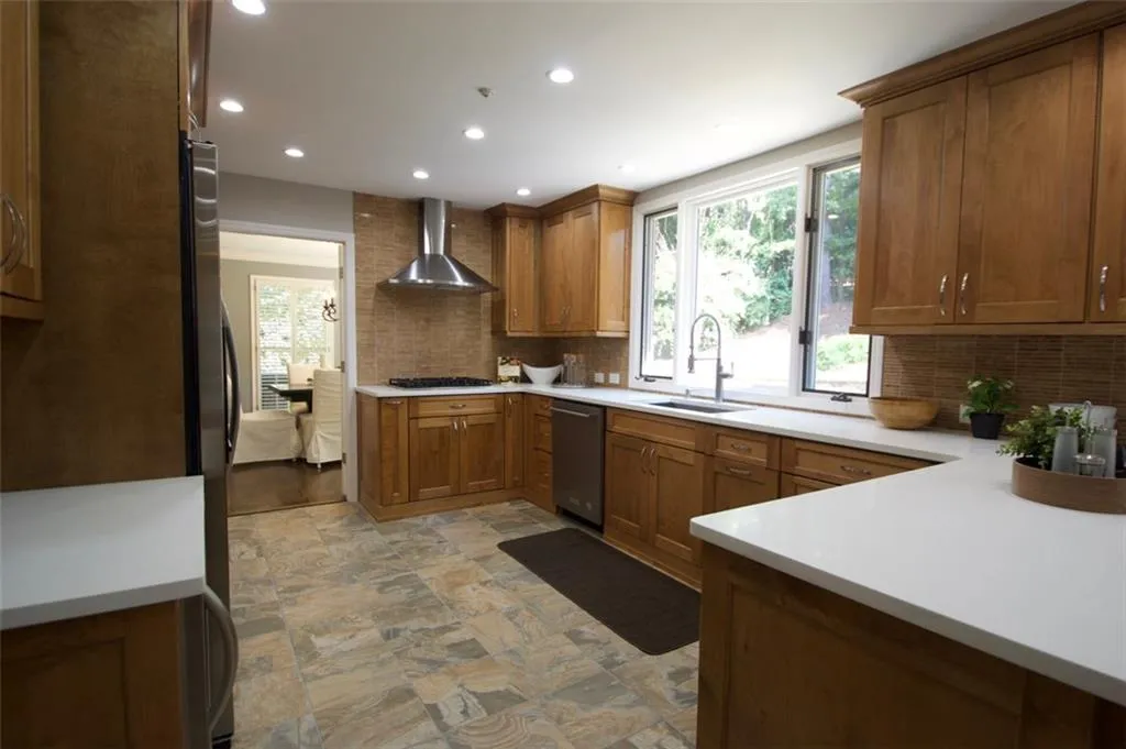 2570 Spalding Drive, Atlanta, Georgia 30350, 5 Bedrooms Bedrooms, ,4 BathroomsBathrooms,Residential,Sold,2570 Spalding Drive,6013011