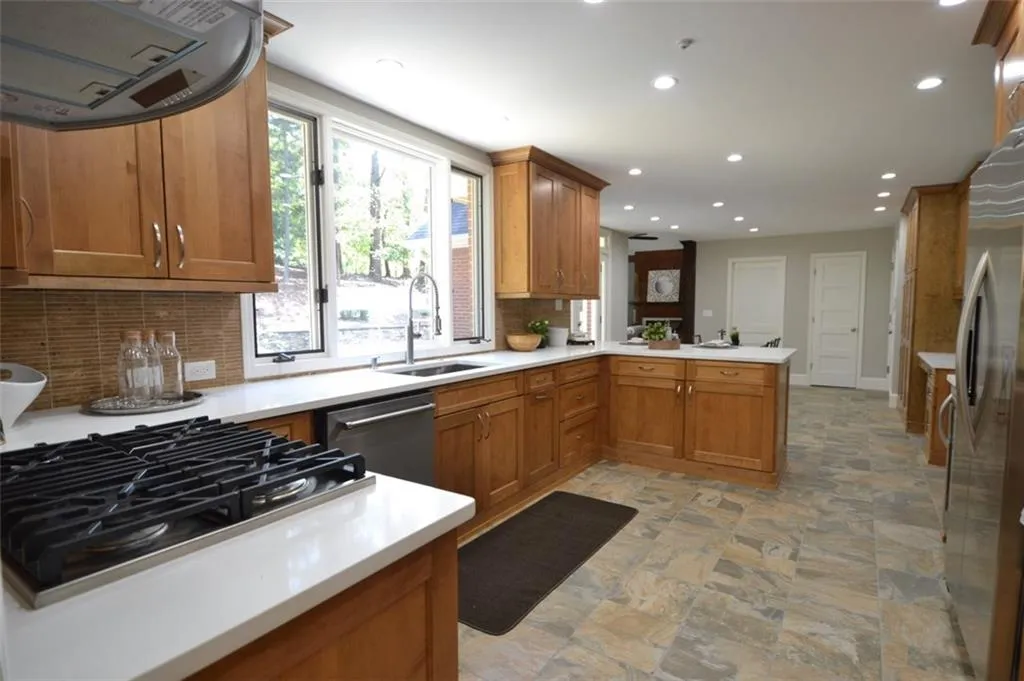 2570 Spalding Drive, Atlanta, Georgia 30350, 5 Bedrooms Bedrooms, ,4 BathroomsBathrooms,Residential,Sold,2570 Spalding Drive,6013011