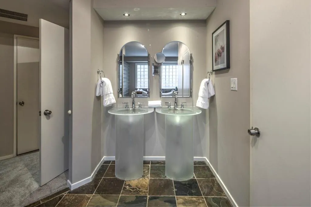 175 Northglenn Court, Sandy Springs, Georgia 30342, 3 Bedrooms Bedrooms, ,2 BathroomsBathrooms,Residential,Sold,175 Northglenn Court,5613379