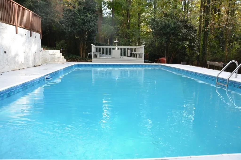 175 Northglenn Court, Sandy Springs, Georgia 30342, 3 Bedrooms Bedrooms, ,2 BathroomsBathrooms,Residential,Sold,175 Northglenn Court,5613379