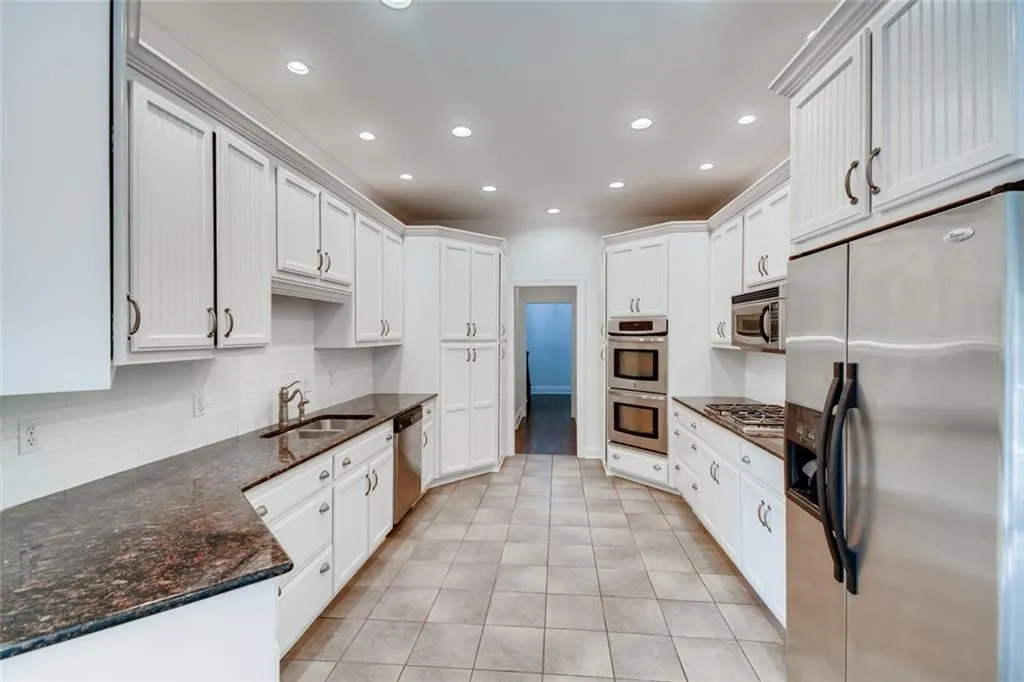 600 Idlewood Drive, Sandy Springs, Georgia 30327, 5 Bedrooms Bedrooms, ,4 BathroomsBathrooms,Residential,Sold,600 Idlewood Drive,6618941