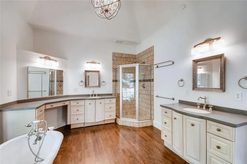 600 Idlewood Drive, Sandy Springs, Georgia 30327, 5 Bedrooms Bedrooms, ,4 BathroomsBathrooms,Residential,Sold,600 Idlewood Drive,6618941