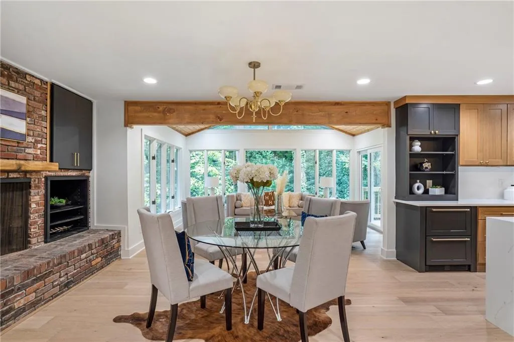 4955 Powers Ferry Road, Sandy Springs, Georgia 30327, 5 Bedrooms Bedrooms, ,3 BathroomsBathrooms,Residential,For Sale,4955 Powers Ferry Road,7651086