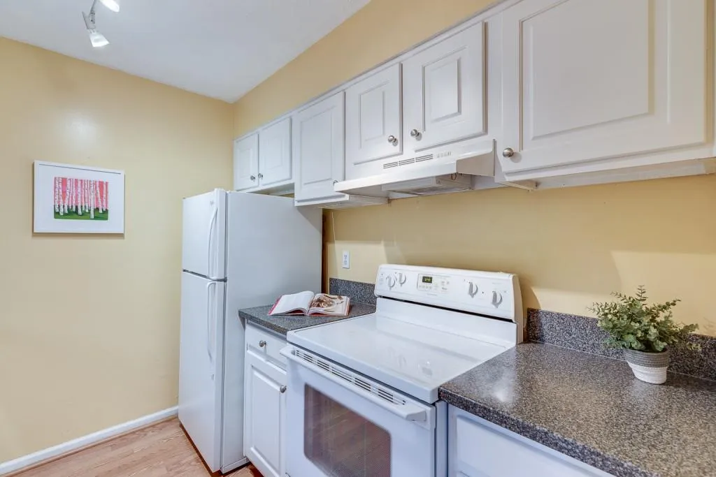 6307 Park Avenue Unit G3, Atlanta, Georgia 30342, 2 Bedrooms Bedrooms, ,1 BathroomBathrooms,Residential,Sold,6307 Park Avenue Unit G3,6994858