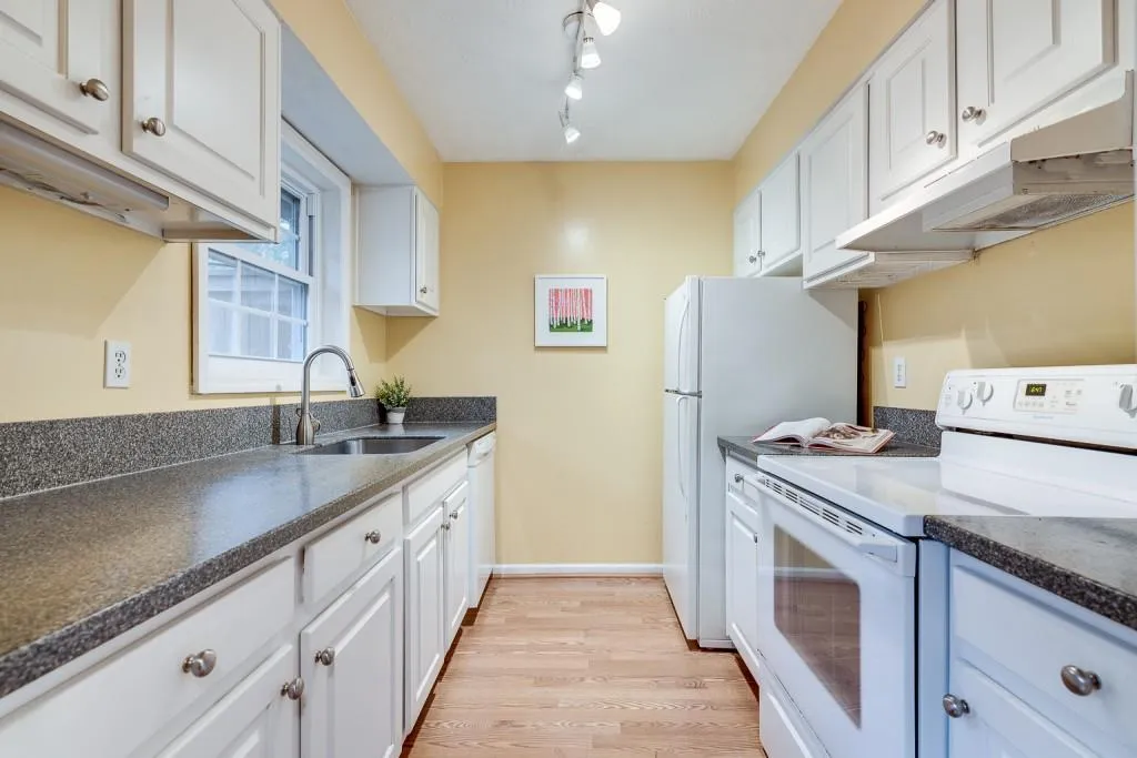 6307 Park Avenue Unit G3, Atlanta, Georgia 30342, 2 Bedrooms Bedrooms, ,1 BathroomBathrooms,Residential,Sold,6307 Park Avenue Unit G3,6994858