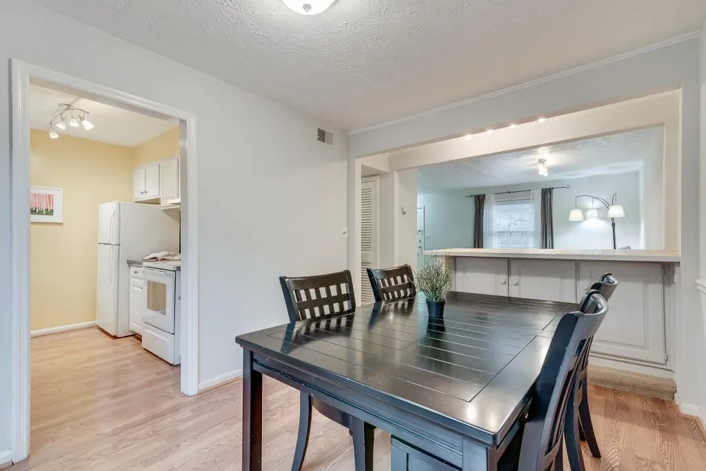 6307 Park Avenue Unit G3, Atlanta, Georgia 30342, 2 Bedrooms Bedrooms, ,1 BathroomBathrooms,Residential,Sold,6307 Park Avenue Unit G3,6994858