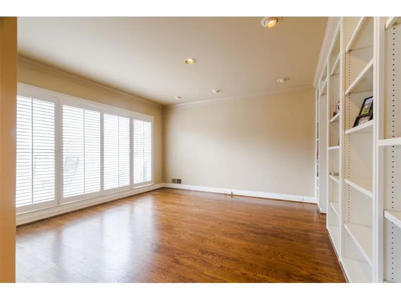 460 Greenlaurel Drive, Sandy Springs, Georgia 30342, 2 Bedrooms Bedrooms, ,2 BathroomsBathrooms,Residential,Sold,460 Greenlaurel Drive,5801928