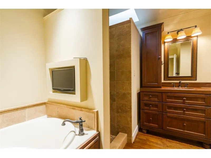 460 Greenlaurel Drive, Sandy Springs, Georgia 30342, 2 Bedrooms Bedrooms, ,2 BathroomsBathrooms,Residential,Sold,460 Greenlaurel Drive,5801928