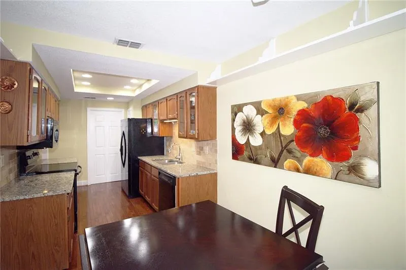 302 Dunwoody Chace, Sandy Springs, Georgia 30328, 3 Bedrooms Bedrooms, ,3 BathroomsBathrooms,Residential,Sold,302 Dunwoody Chace,6766518